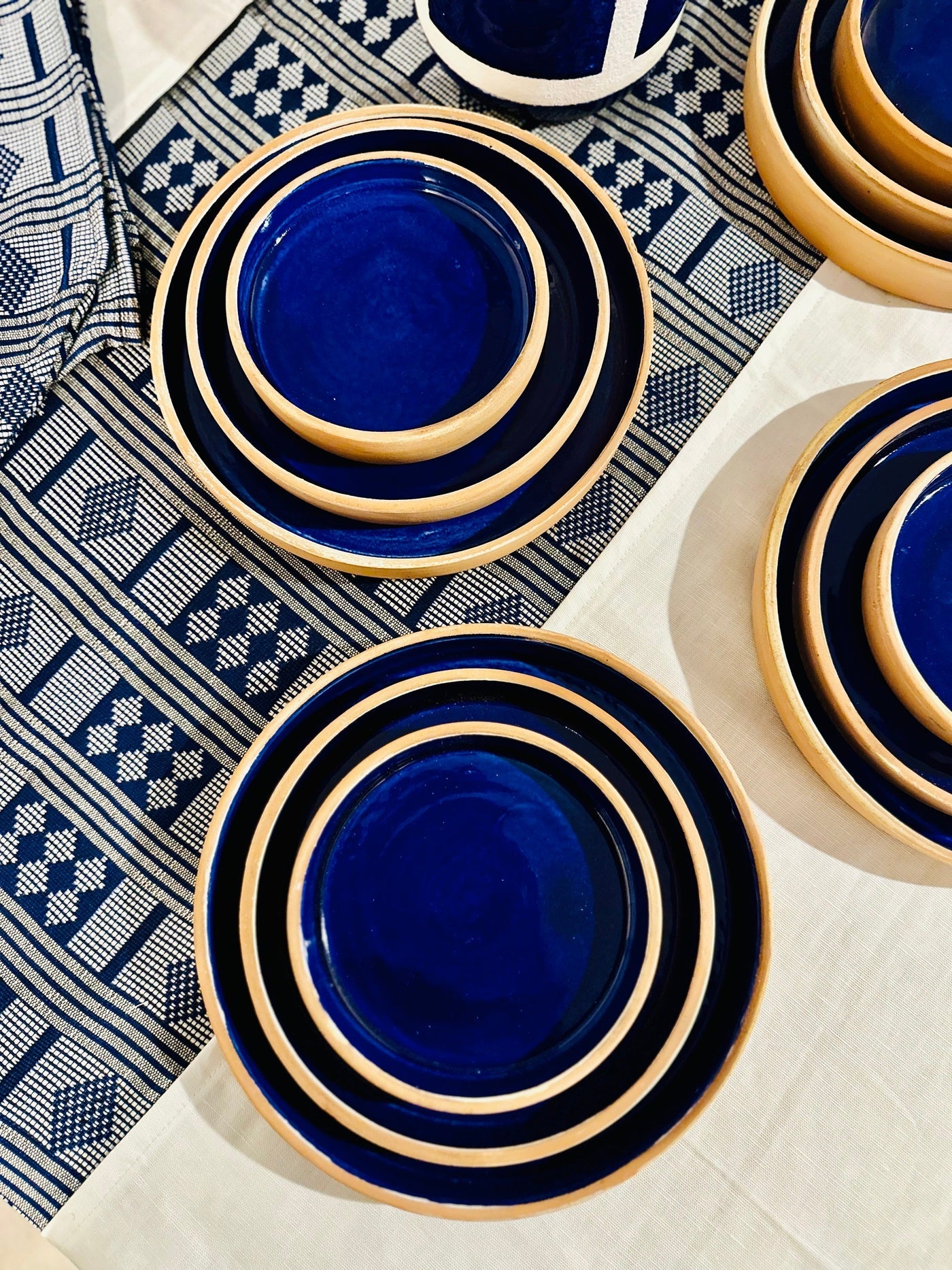 Assiettes terre & lumière – BLEUE