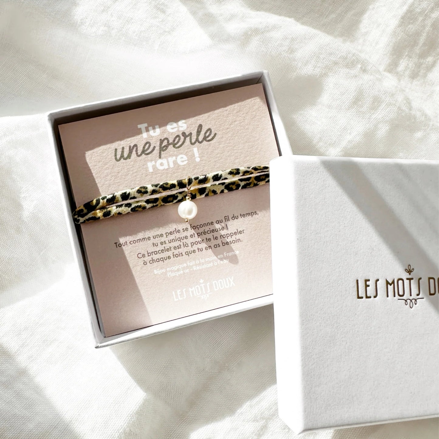 Bracelet breloque perle léopard doré